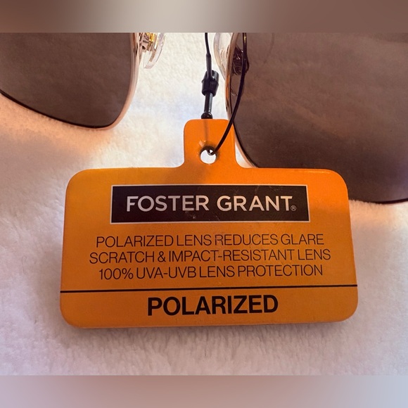 Foster Grant Gold and Black Polarized Sunglasses - Picture 4 of 4